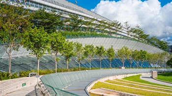 Rows of trees were planted along the curve of the station and the edge of the lawn, softening the edges of the bold architecture.